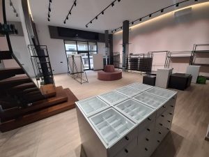 MIMI'S CLOSET – Image 2